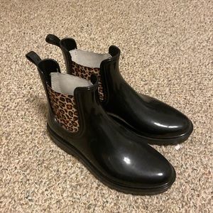 Cute boots size 9 women